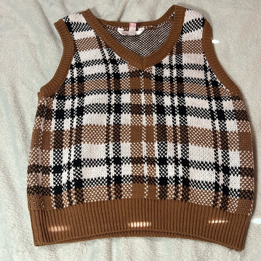 brown plaid sweater vest, no boundaries, size medium